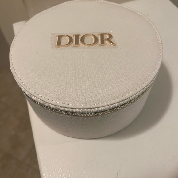 Dior Beauty Travel Case - Picture 8 of 8